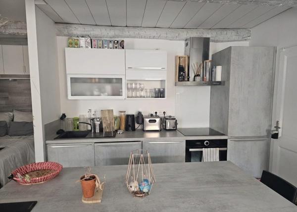 Cogolin (83310) GRAND STUDIO dernier étage