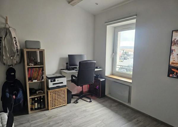 Cogolin (83310) GRAND STUDIO dernier étage