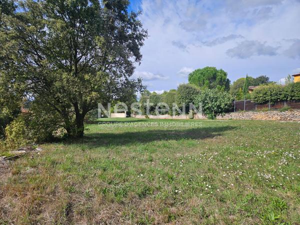 Terrain constructible à 10 minutes de Saint Maximin avec une vue dégagée