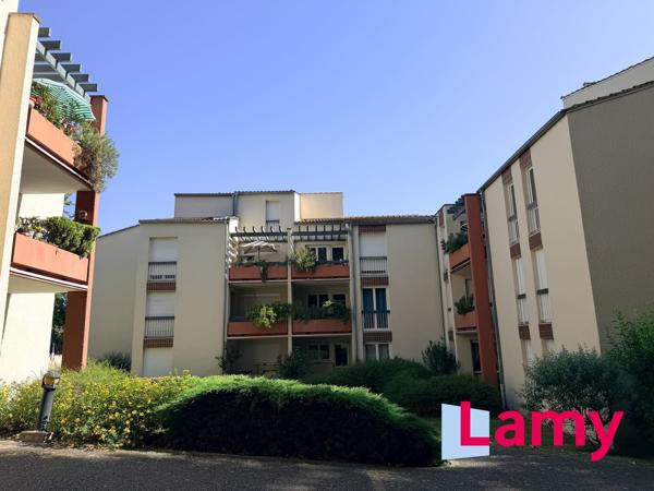 Appartement + stationnement sous-sol