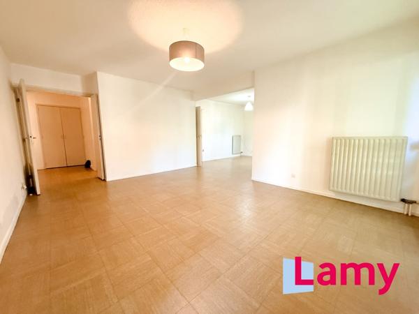 Appartement + stationnement sous-sol