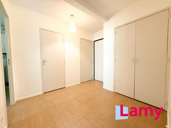 Appartement + stationnement sous-sol
