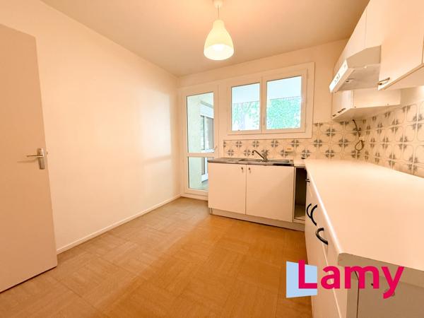 Appartement + stationnement sous-sol
