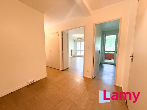Appartement + stationnement sous-sol