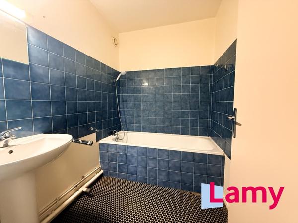 Appartement + stationnement sous-sol