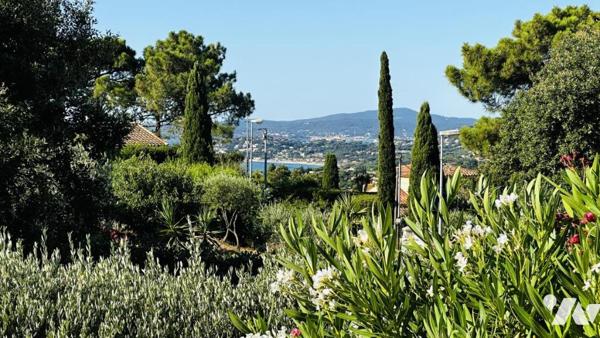 ROQUEBRUNE-SUR-ARGENS - Vente en viager d'une maison occupée