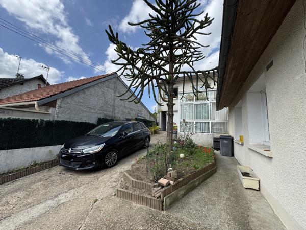 Le Thillay (95500) Ensemble de 3 Apt sur 2 Maisons