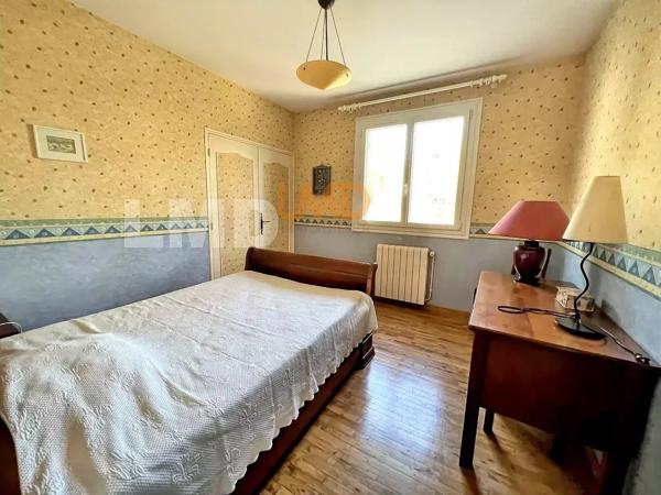 Villa avec gîte sur 5000 m2 de terrain, Piscine. Garage