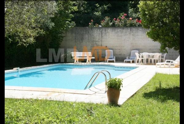 Villa avec gîte sur 5000 m2 de terrain, Piscine. Garage