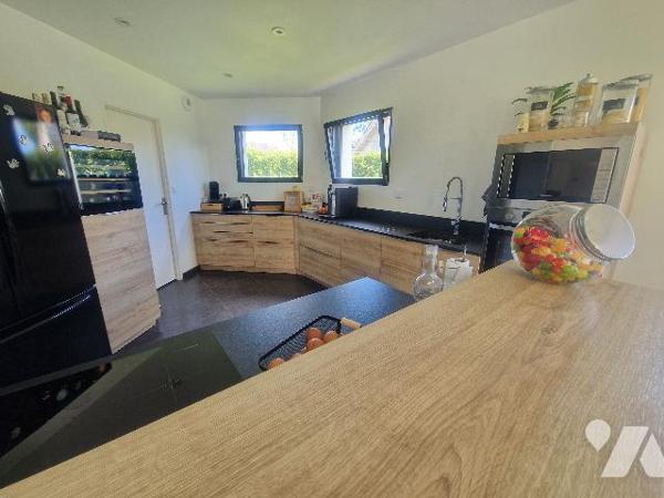 A 10mn de YERVILLE maison contemporaine d'~164m², sur un terrain d'~1073m², 4 chambres, garage.