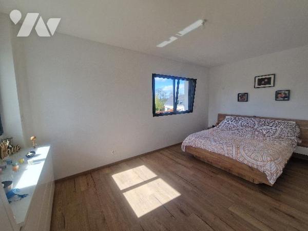 A 10mn de YERVILLE maison contemporaine d'~164m², sur un terrain d'~1073m², 4 chambres, garage.