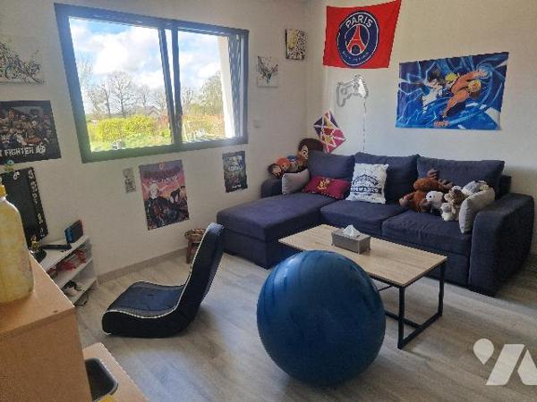 A 10mn de YERVILLE maison contemporaine d'~164m², sur un terrain d'~1073m², 4 chambres, garage.