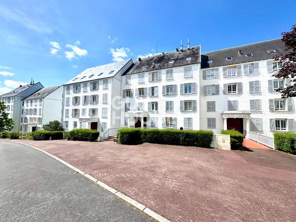 CHARMANT STUDIO AVEC EXTERIEUR ET VUE MER - TROUVILLE SUR MER
