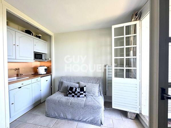 CHARMANT STUDIO AVEC EXTERIEUR ET VUE MER - TROUVILLE SUR MER