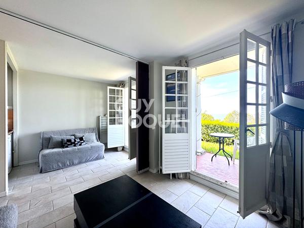 CHARMANT STUDIO AVEC EXTERIEUR ET VUE MER - TROUVILLE SUR MER