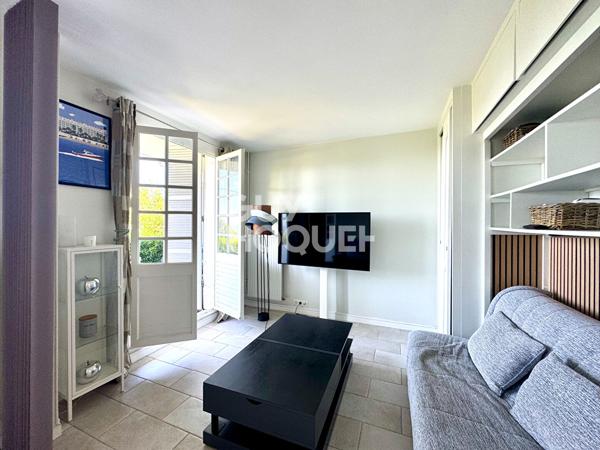CHARMANT STUDIO AVEC EXTERIEUR ET VUE MER - TROUVILLE SUR MER