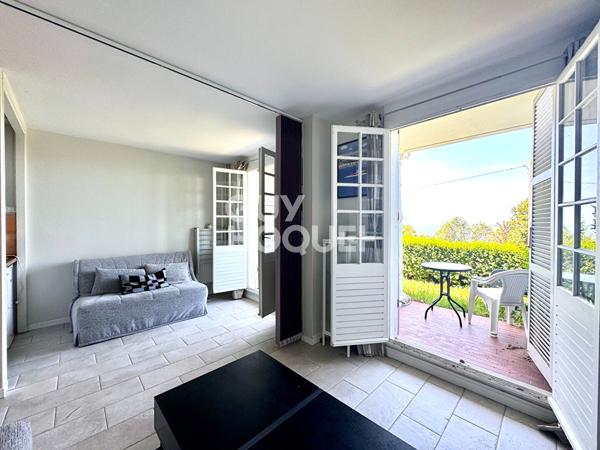 CHARMANT STUDIO AVEC EXTERIEUR ET VUE MER - TROUVILLE SUR MER
