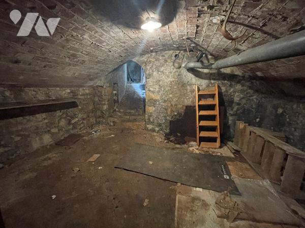 AIX-EN-PROVENCE 13100, 2 RUE PAVILLON proche parking CARNOT, appartement en RDC,
double destination