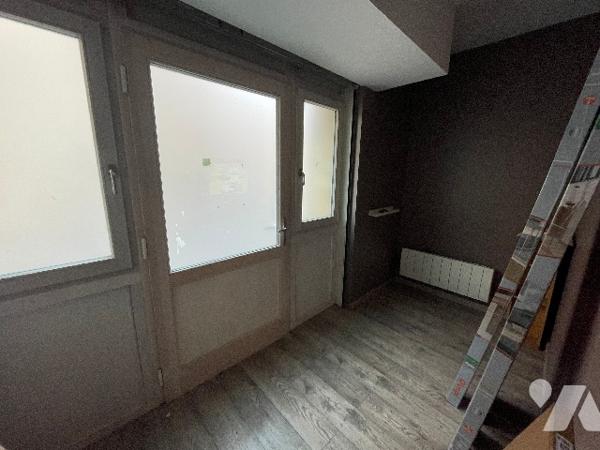 AIX-EN-PROVENCE 13100, 2 RUE PAVILLON proche parking CARNOT, appartement en RDC,
double destination