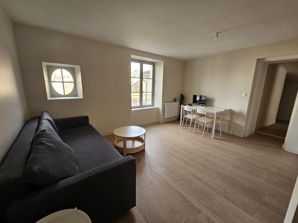 POITIERS Cathédrale, environnement calme pour ce T3 entièrement restauré.