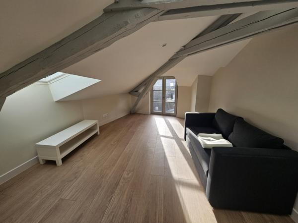 POITIERS Cathédrale, environnement calme pour ce T3 entièrement restauré.