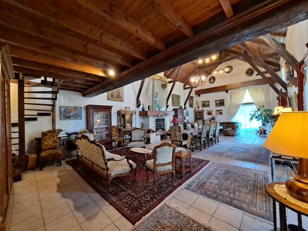 Belle Propriété avec Piscine et 6 hectares sur Condom