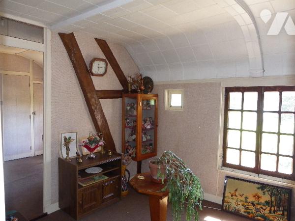 Maison de 112 m² hab env de 3 chambres située proche de toutes commodités.