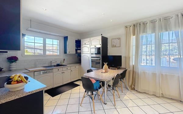 Maison à vendre    3 pièces •  Saint-Étienne