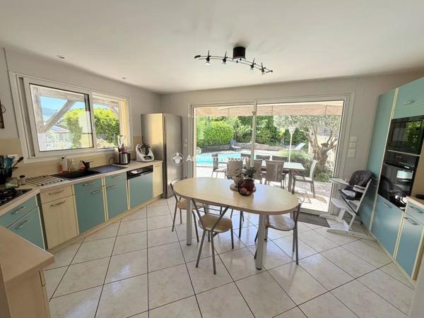 Vente                                                      Maison
                        
                     5 pièces                      116 m2                     à Millau