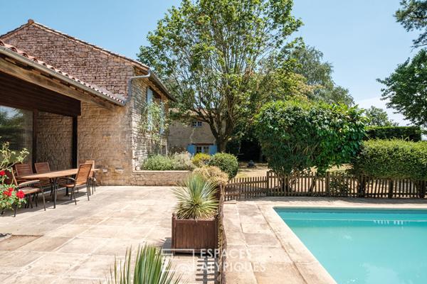 Propriété avec piscine à fort potentiel en pleine nature