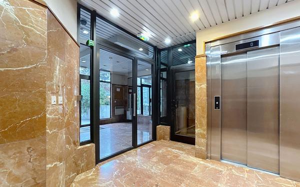 Appartement à vendre    2 pièces • 44,30 m2 Paris 5