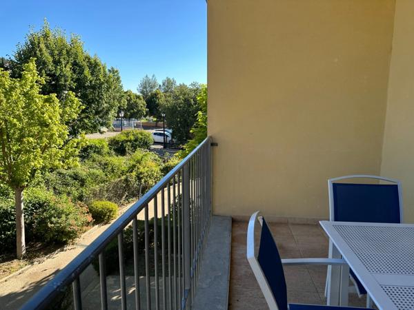 Appartement 3 pièces, sous bail commercial