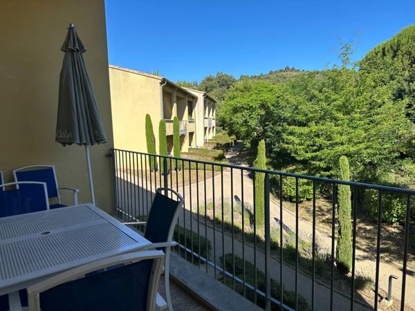 Appartement 3 pièces, sous bail commercial