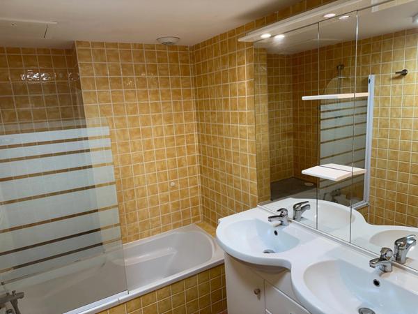 Appartement 3 pièces, sous bail commercial