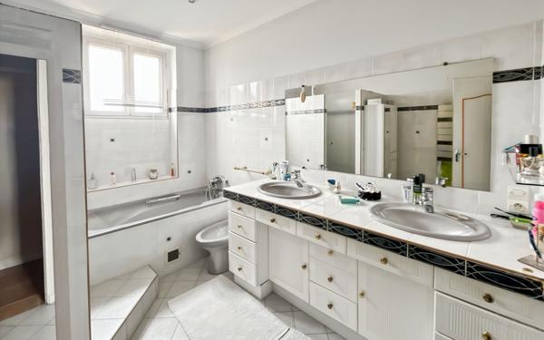 Maison à vendre    5 pièces •  Béziers