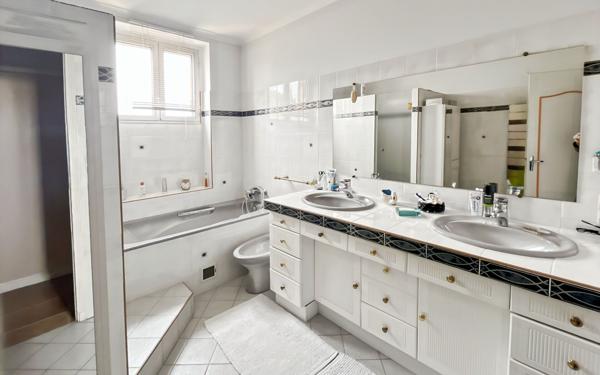 Maison à vendre    5 pièces •  Béziers