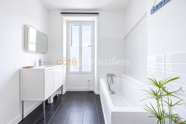 Vente
                Maison119,3 m² - 7 Pièces -
                    NANTES (44200)