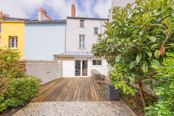 Vente
                Maison119,3 m² - 7 Pièces -
                    NANTES (44200)