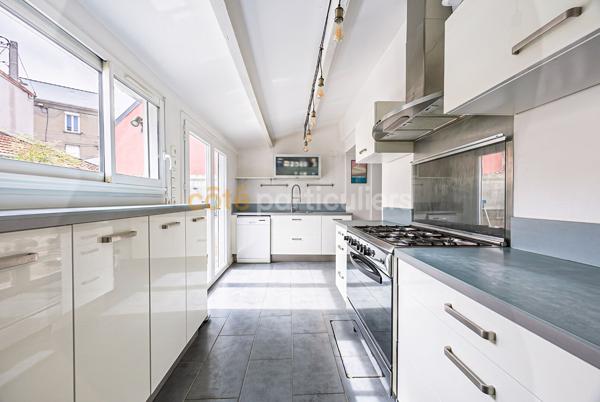 Vente
                Maison119,3 m² - 7 Pièces -
                    NANTES (44200)