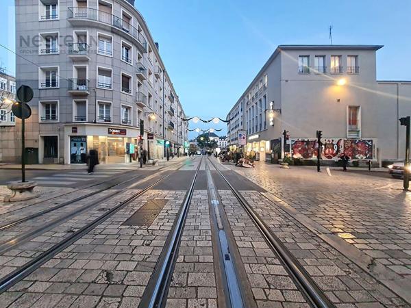 ORLEANS HYPERCENTRE - 74M2 - PETITE COPROPRIETE - T4 - DPE D - CAVE