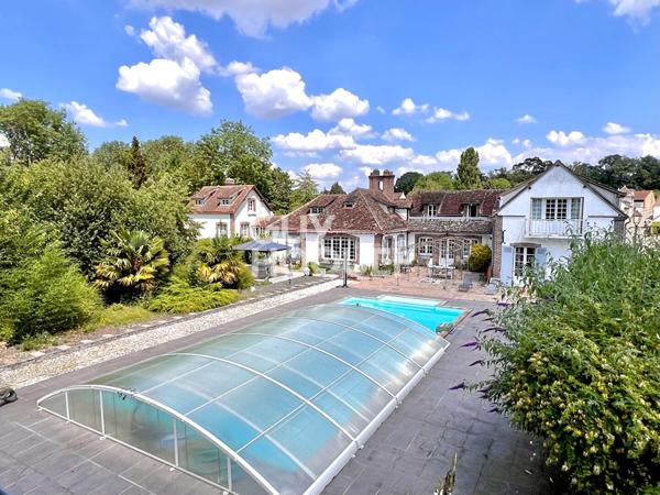 PROPRIÉTÉ HISTORIQUE AVEC POTENTIEL GITE ET ÉVÉNEMENTIEL À 1H DE PARIS