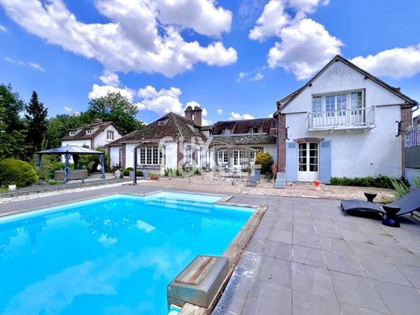 PROPRIÉTÉ HISTORIQUE AVEC POTENTIEL GITE ET ÉVÉNEMENTIEL À 1H DE PARIS