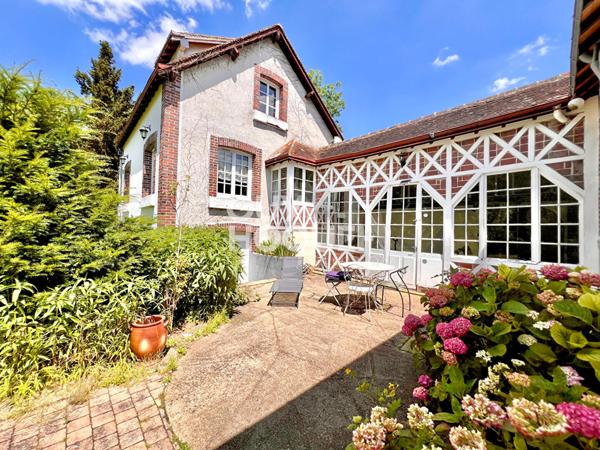 PROPRIÉTÉ HISTORIQUE AVEC POTENTIEL GITE ET ÉVÉNEMENTIEL À 1H DE PARIS