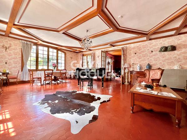 PROPRIÉTÉ HISTORIQUE AVEC POTENTIEL GITE ET ÉVÉNEMENTIEL À 1H DE PARIS