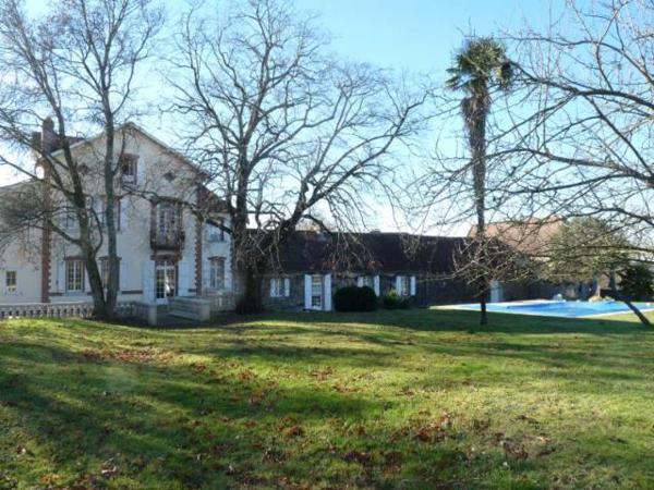 Grande propriété avec maison de maître, garage, atelier et dépendances sur parc