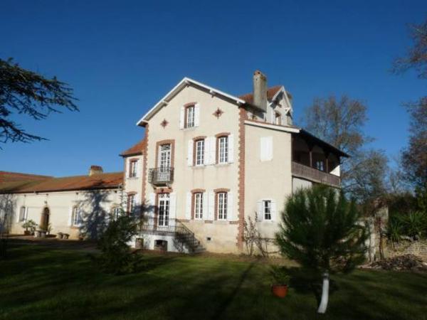 Grande propriété avec maison de maître, garage, atelier et dépendances sur parc