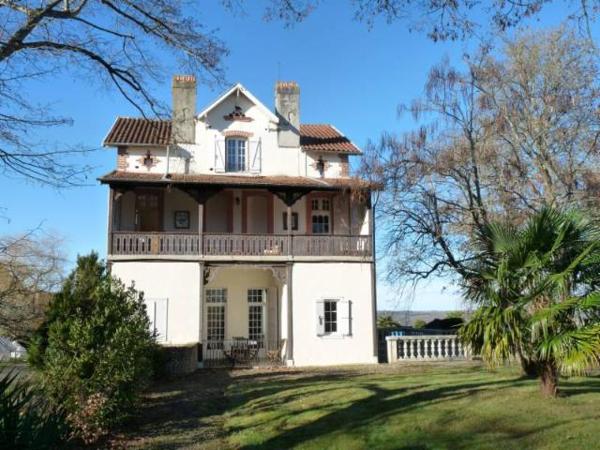 Grande propriété avec maison de maître, garage, atelier et dépendances sur parc