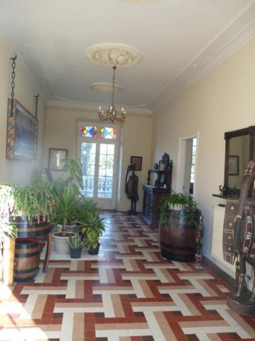 Grande propriété avec maison de maître, garage, atelier et dépendances sur parc