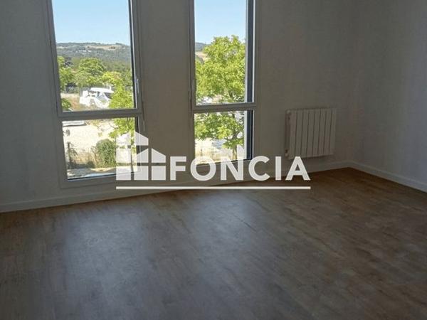 Location Studio 27.1 m² - 33 RUE STEPHANE HESSEL L Isle D Abeau 38080