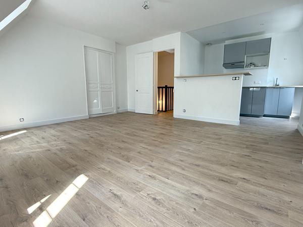 A LOUER - appartement F2 - Hyper Centre - dernier étage - refait à neuf